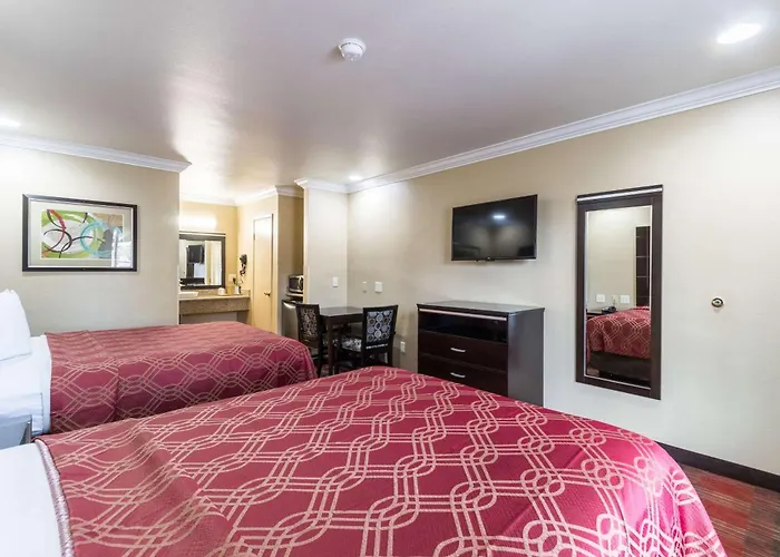 Econo Lodge Inn & Suites Escondido Downtown