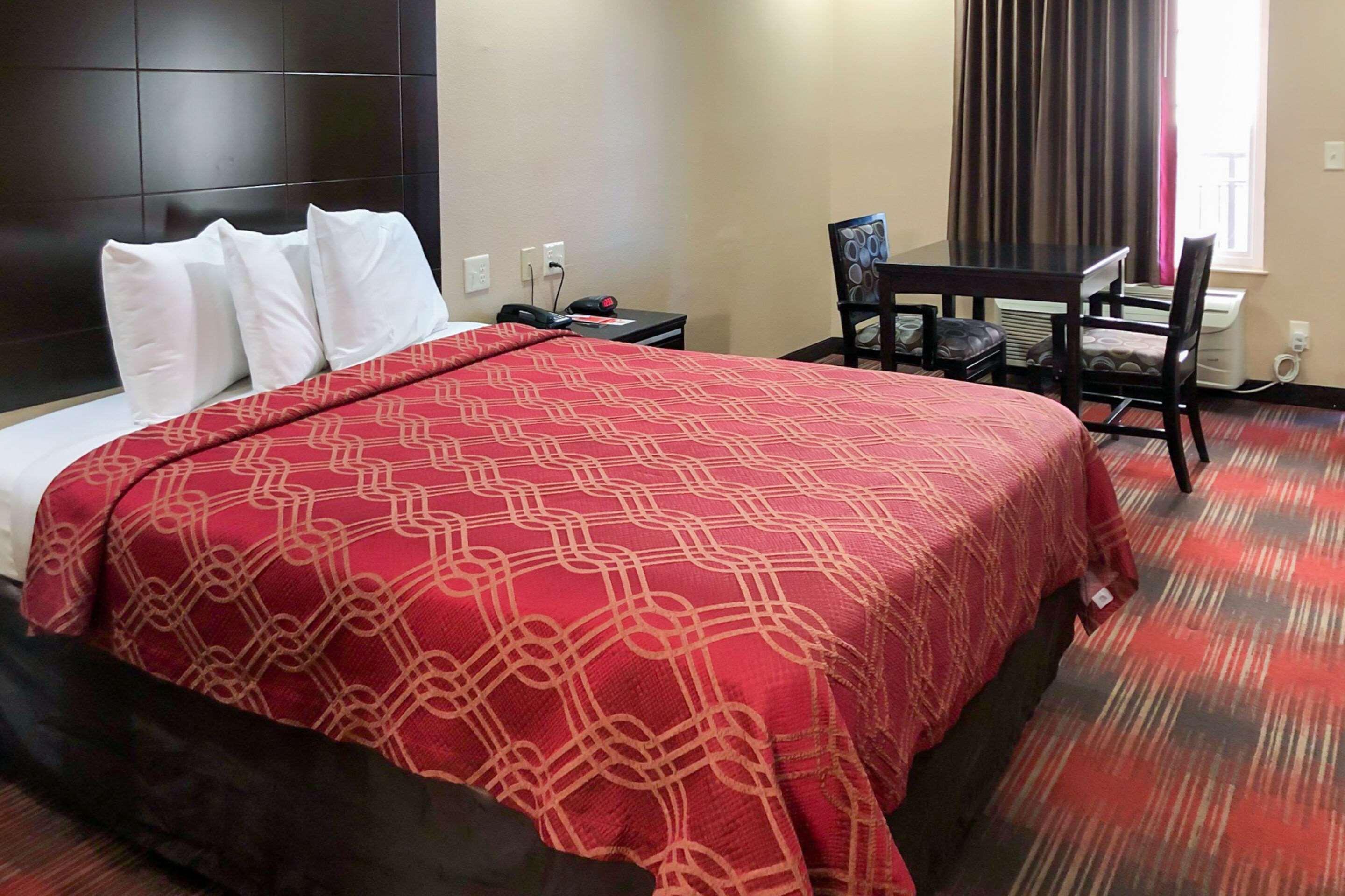 Econo & Downtown Hotel