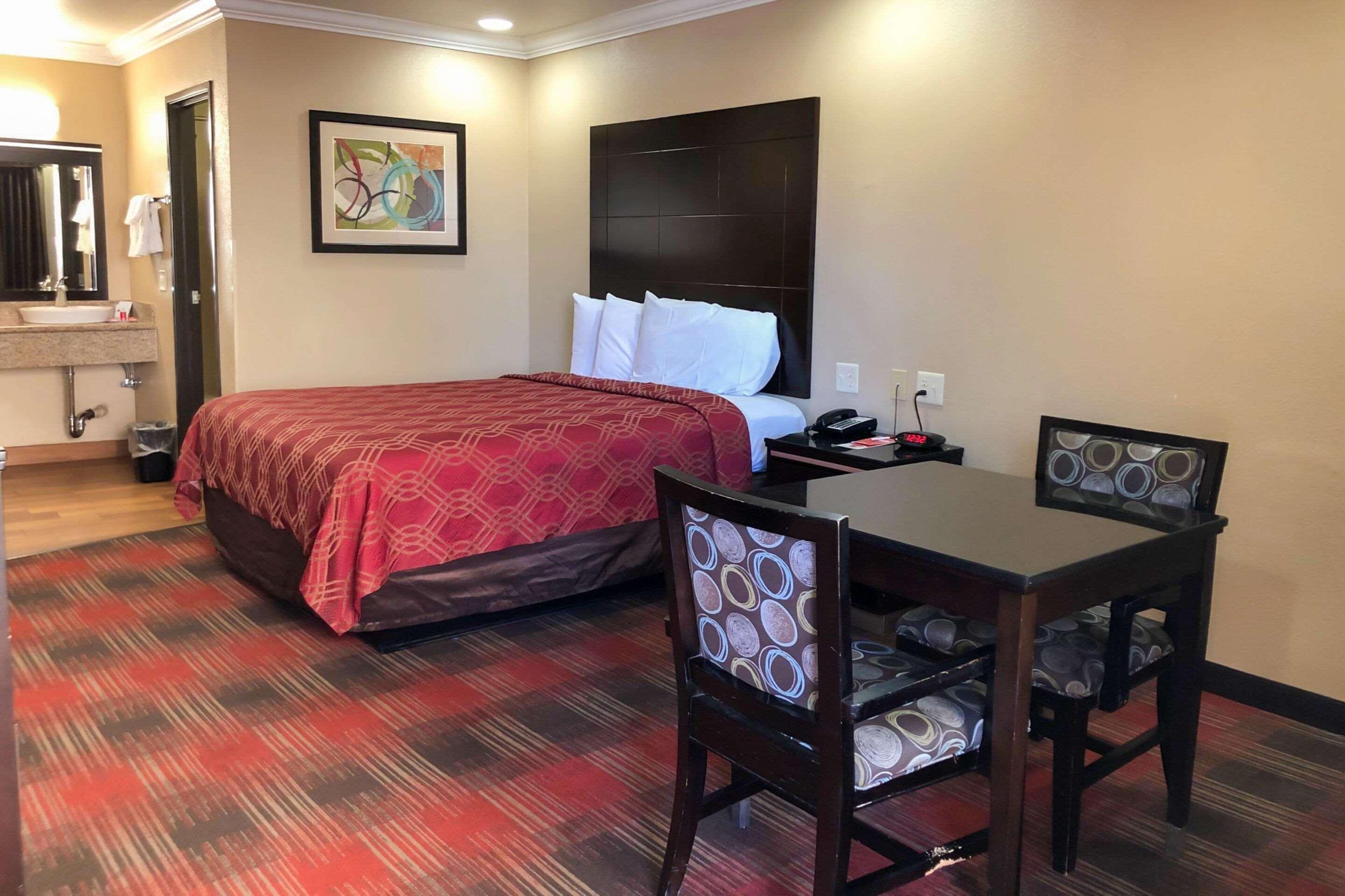 Hotel Econo & Downtown Escondido