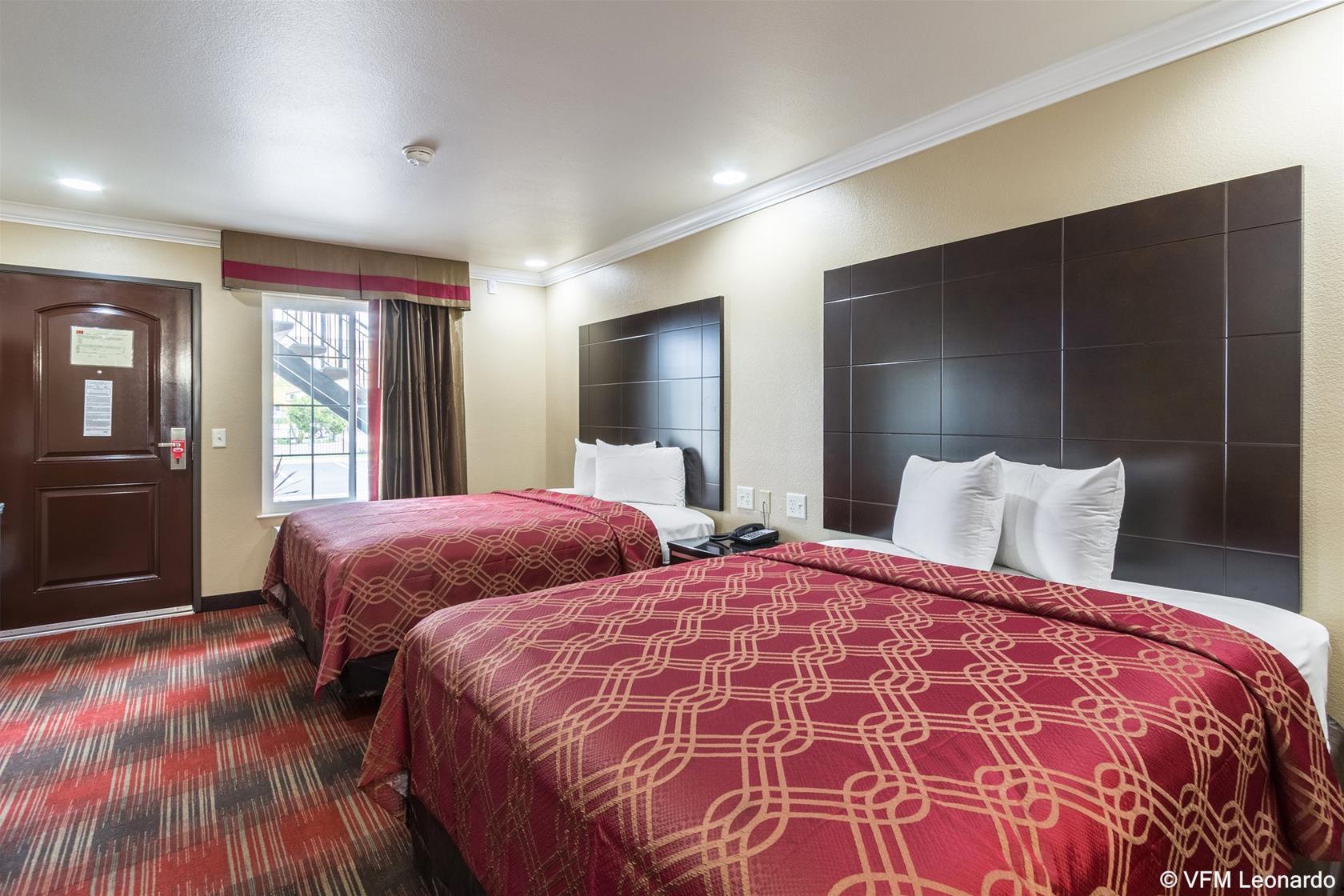 Econo & Downtown Hotel 2*