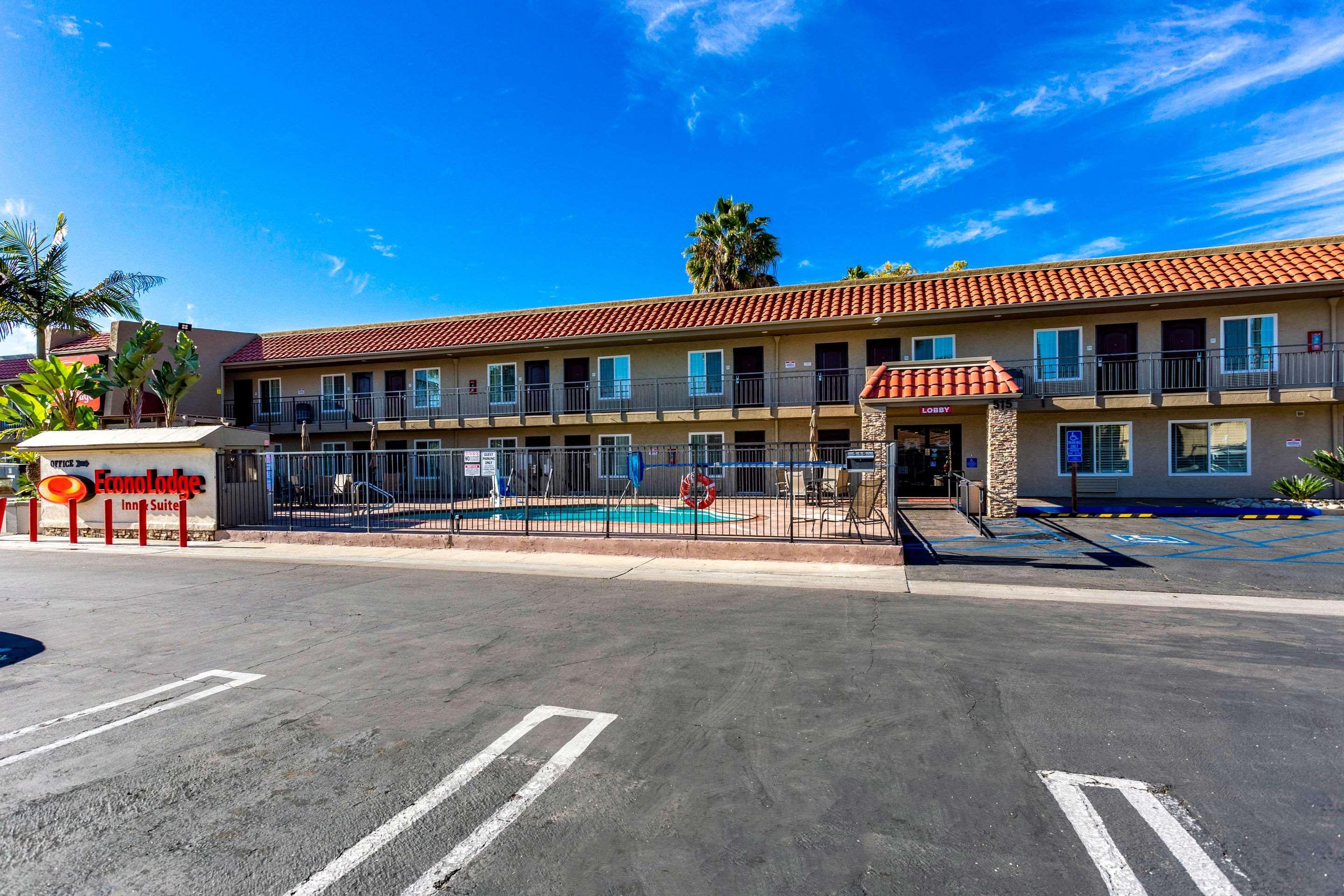 Econo & Downtown Hotel