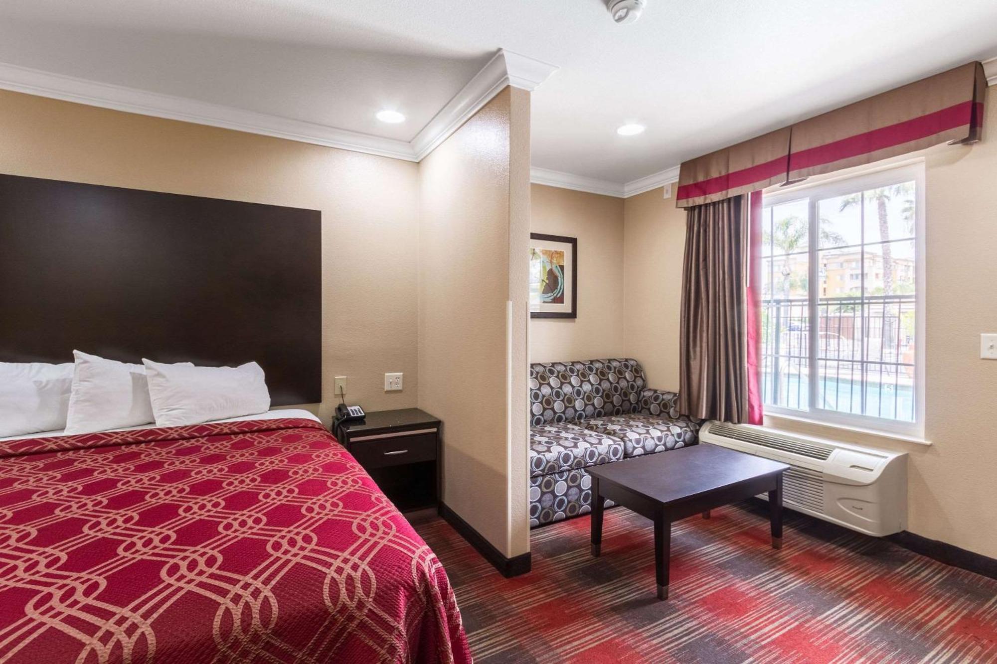Hotel Econo & Downtown 2*