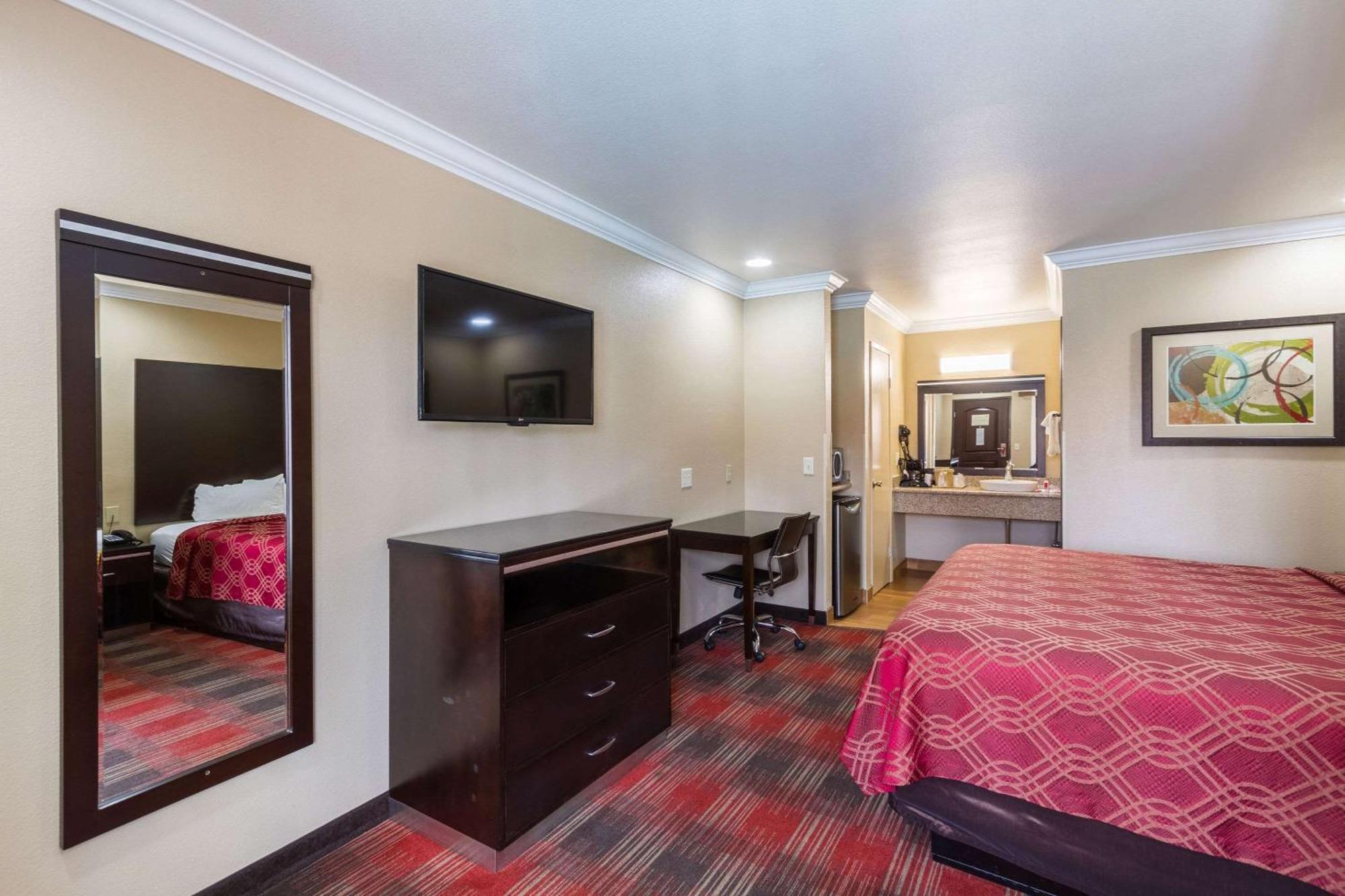 Hotel Econo & Downtown Escondido