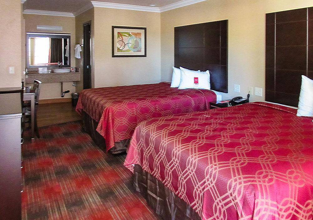 Hotel Econo & Downtown 2*